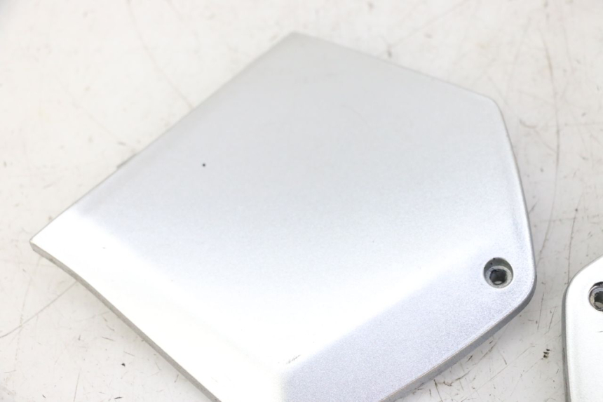 photo de CARENA PEDANA CONGIUNZIONE PIAGGIO MP3 LT 300 (2010 - 2016) - Altra angolazione