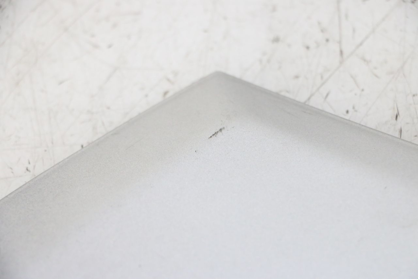 photo de CARENA PEDANA CONGIUNZIONE PIAGGIO MP3 LT 300 (2010 - 2016) - Stato della superficie e materiale