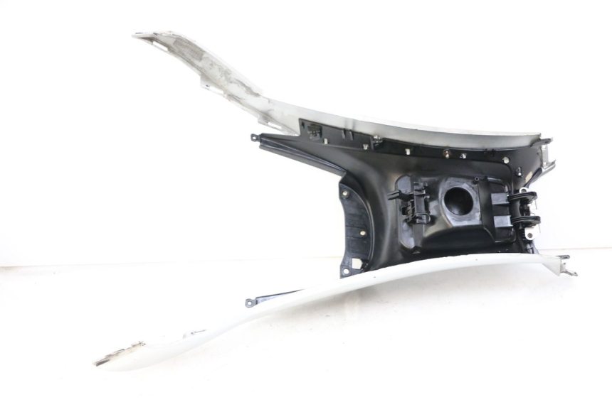 photo de CARENA PEDANA CONGIUNZIONE PIAGGIO MP3 125 (2006 - 2014) - Zoom sullo stato d'uso