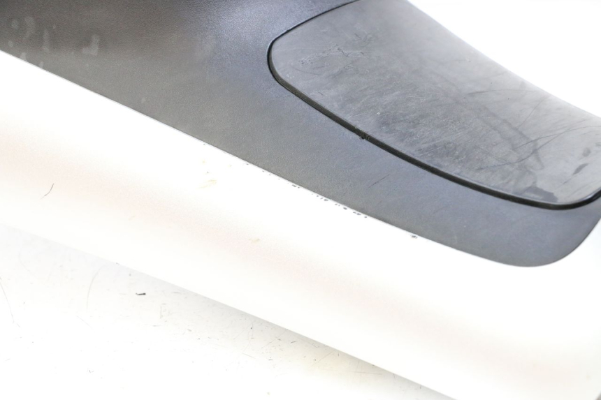 photo de CARENA PEDANA CONGIUNZIONE PIAGGIO MP3 125 (2006 - 2014) - Dettagli dei punti di fissaggio