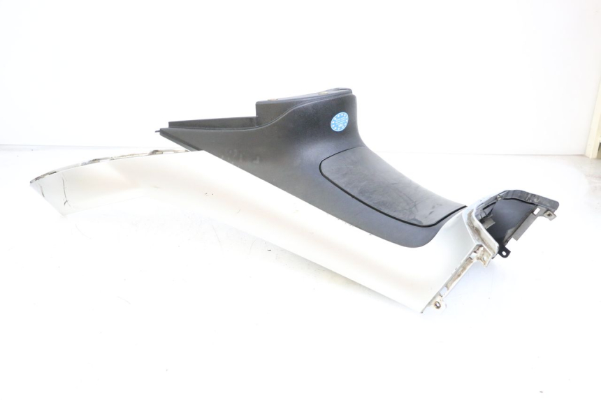 photo de CARENA PEDANA CONGIUNZIONE PIAGGIO MP3 125 (2006 - 2014) - Stato della superficie e materiale