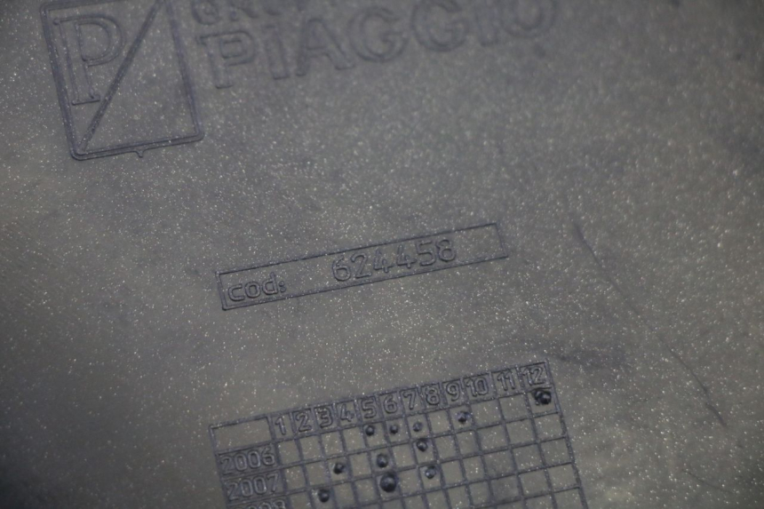 photo de CARENA PEDANA CONGIUNZIONE PIAGGIO MP3 125 (2006 - 2014) - Primo piano tecnico