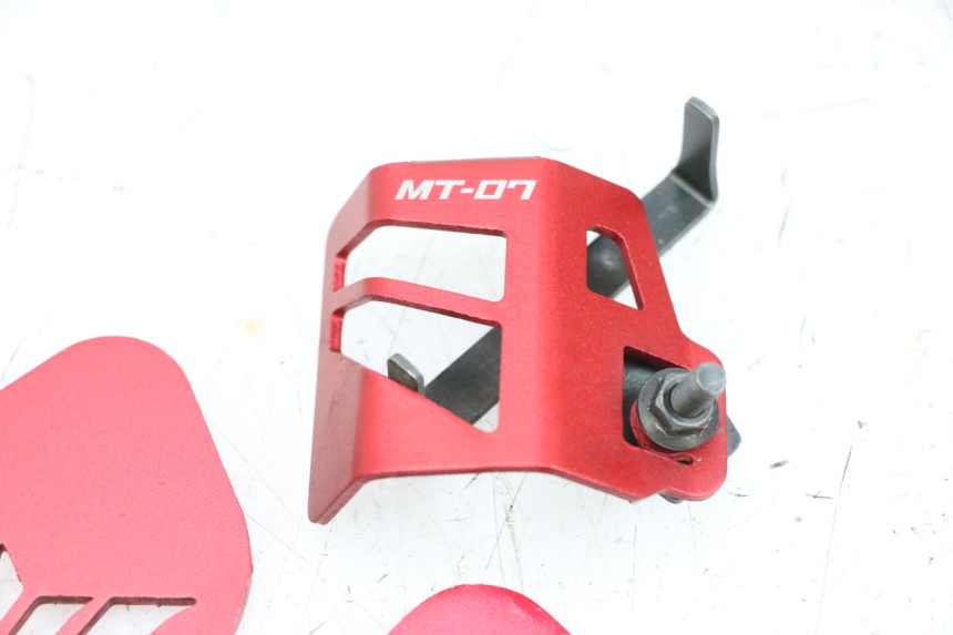 photo de CARENA PEDANA CONGIUNZIONE YAMAHA MT-07 MT07 ABS 700 (2018 - 2020) - Vista d'insieme del prodotto