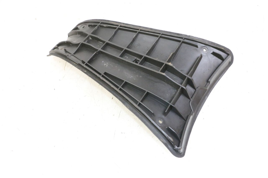 photo de CARENA PEDANA CONGIUNZIONE PIAGGIO VESPA GRANTURISMO 200 (2004 - 2005) - Dettaglio del componente