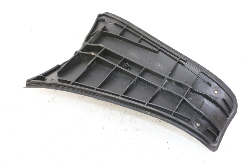 photo de CARENA PEDANA CONGIUNZIONE PIAGGIO VESPA GRANTURISMO 200 (2004 - 2005) - Zoom sullo stato d'uso