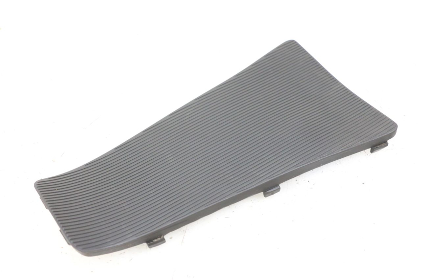 photo de CARENA PEDANA CONGIUNZIONE PIAGGIO VESPA LX IE 125 (2010 - 2012) - Zoom sullo stato d'uso