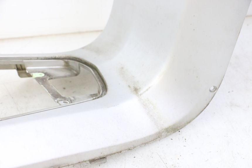 photo de CARENA PEDANA CONGIUNZIONE PEUGEOT SATELIS 250 (2006 - 2012) - Marcature e riferimenti originali