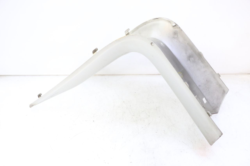 photo de CARENA PEDANA CONGIUNZIONE PEUGEOT SATELIS 125 (2006 - 2009) - Primo piano ad alta risoluzione