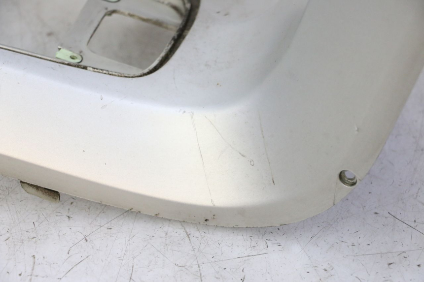 photo de CARENA PEDANA CONGIUNZIONE PEUGEOT SATELIS 125 (2006 - 2009) - Zoom sullo stato d'uso