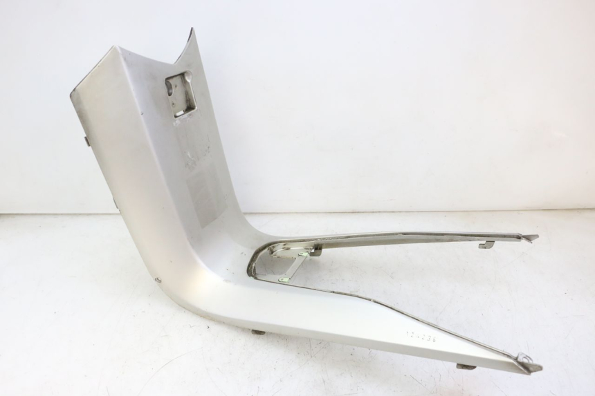 photo de CARENA PEDANA CONGIUNZIONE PEUGEOT SATELIS 125 (2006 - 2009) - Altra angolazione