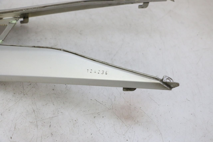 photo de CARENA PEDANA CONGIUNZIONE PEUGEOT SATELIS 125 (2006 - 2009) - Primo piano tecnico