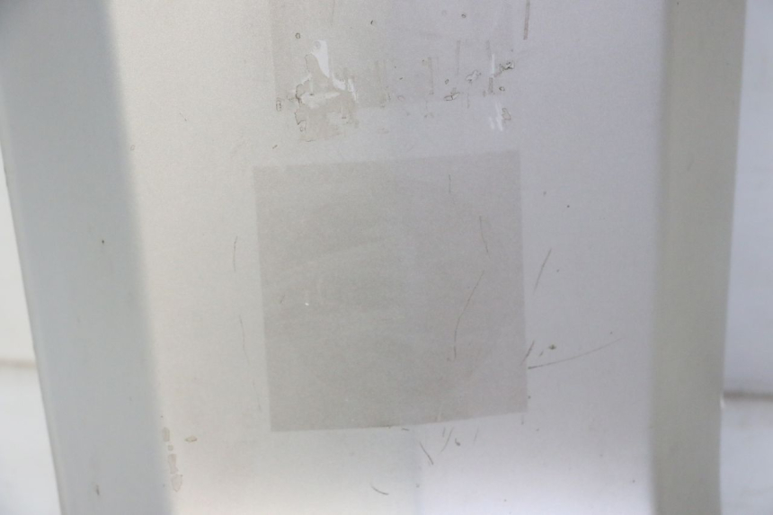 photo de CARENA PEDANA CONGIUNZIONE PEUGEOT SATELIS 125 (2006 - 2009) - Stato della superficie e materiale