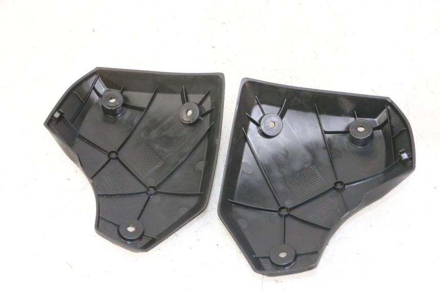 photo de CARENA PEDANA CONGIUNZIONE PEUGEOT STREETZONE I 2T 50 (2018 - 2020) - Dettaglio del componente