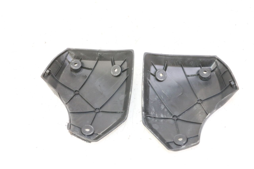 photo de CARENA PEDANA CONGIUNZIONE PEUGEOT STREETZONE I NAKED 2T 50 (2018 - 2020) - Dettagli dei punti di fissaggio