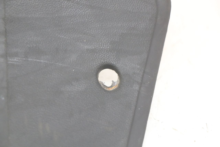 photo de GIUNZIONE PEDANA PIAGGIO VESPA GTS SUPER IE 125 (2009 - 2016) - Dettagli dei punti di fissaggio