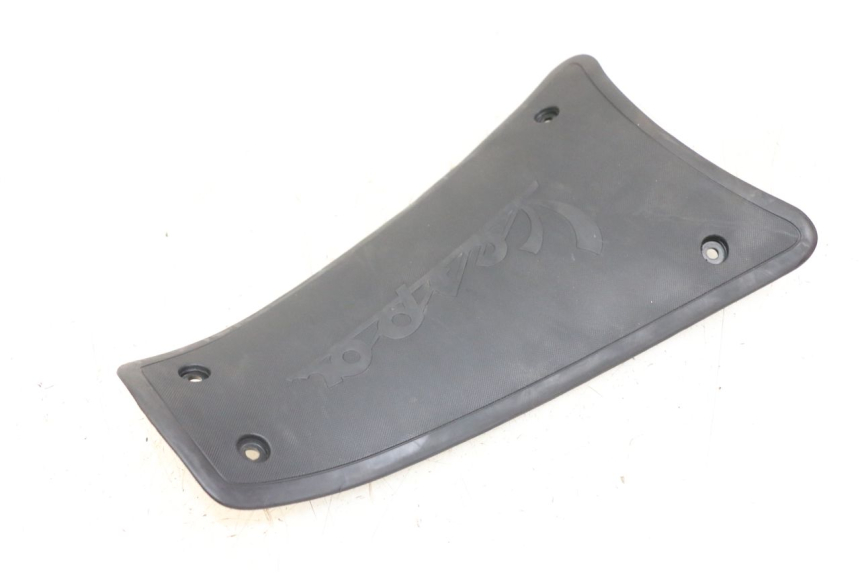 photo de CARENA PEDANA CONGIUNZIONE PIAGGIO VESPA PRIMAVERA 4T 50 (2021 - 2024) - Zoom sullo stato d'uso