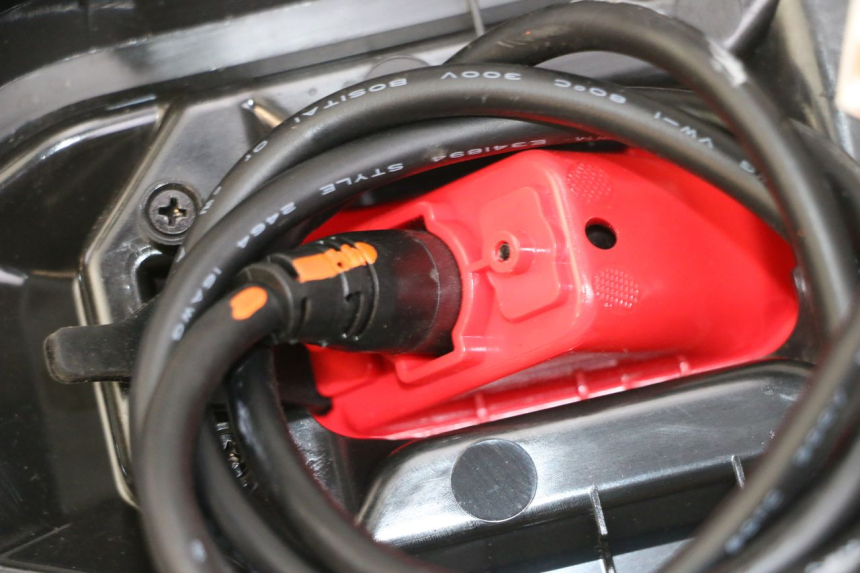 photo de CARENA PEDANA CONGIUNZIONE SEGWAY NINEBOT ZT3 PRO 1 - Stato della superficie e materiale