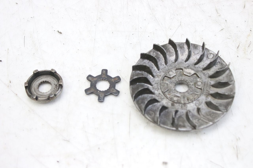 photo de JOUE FISSO MBK BOOSTER SPIRIT 50 (2004 - 2017) - Vista principale