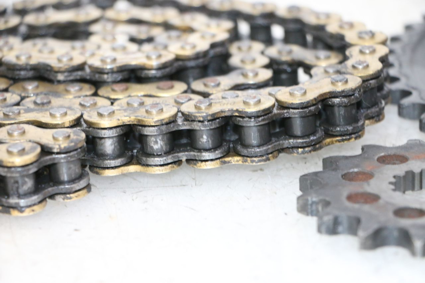 photo de KIT TRASMISSIONE SUZUKI SV S 650 (2003 - 2009) - Altra angolazione