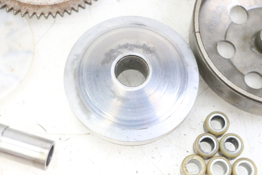 photo de KIT FRIZIONE VARIATORE KYMCO AGILITY 4T 50 (2005 - 2018) - Dettagli dei punti di fissaggio