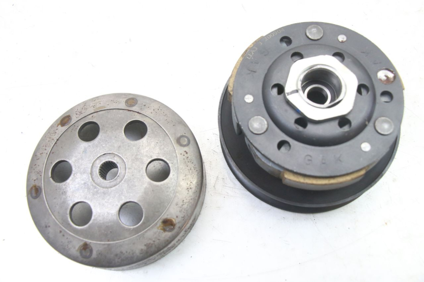 photo de KIT FRIZIONE VARIATORE KYMCO AGILITY 4T 50 (2018 - 2022) - Primo piano tecnico