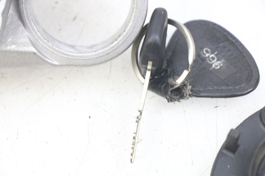 photo de KIT CHIAVE SERRATURA CDI NEIMAN YAMAHA FJR ABS 1300 (2006 - 2012) - Primo piano ad alta risoluzione