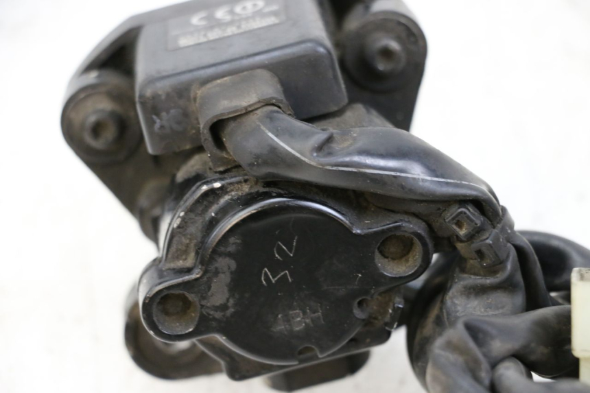 photo de KIT CHIAVE SERRATURA CDI NEIMAN YAMAHA FJR ABS 1300 (2006 - 2012) - Dettagli dei punti di fissaggio