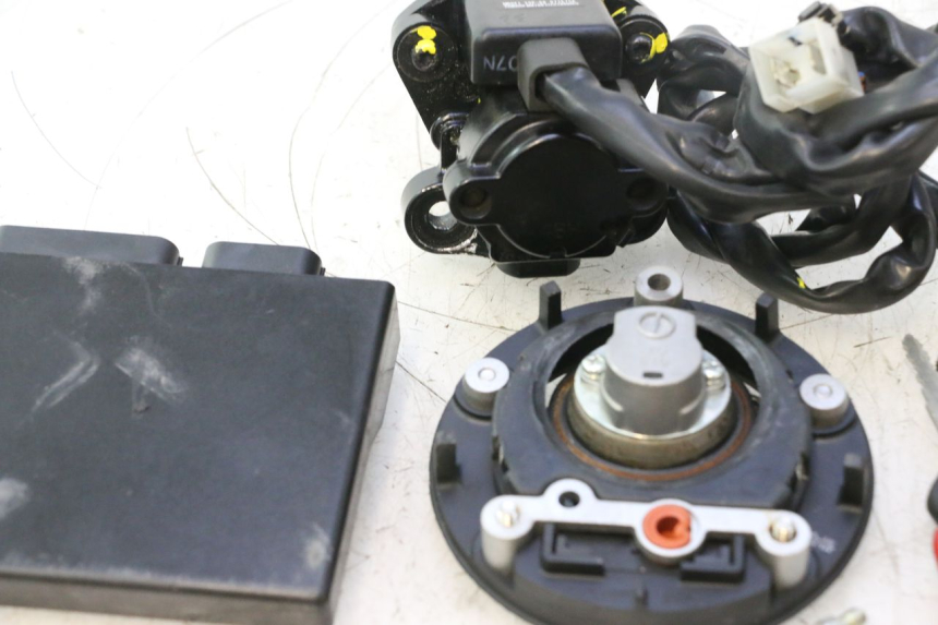photo de KIT SERRATURE CDI YAMAHA FZ8 800 (2010 - 2016) - Altra vista dell'articolo