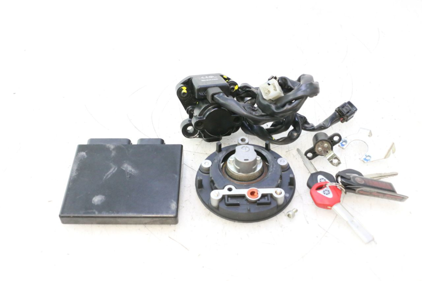 photo de KIT SERRATURE CDI YAMAHA FZ8 800 (2010 - 2016) - Stato della superficie e materiale