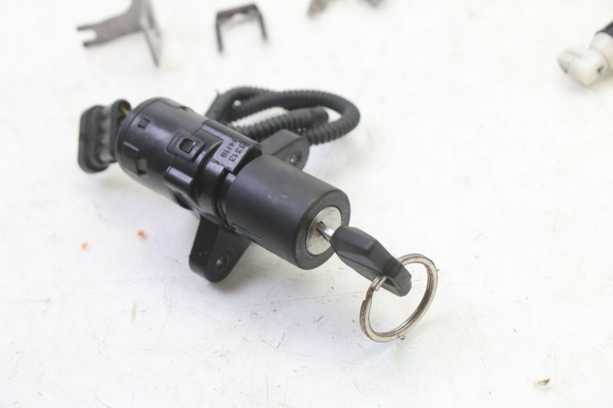 photo de KIT SERRATURE CDI BMW G310 R 310 (2016 - 2020) - Primo piano tecnico