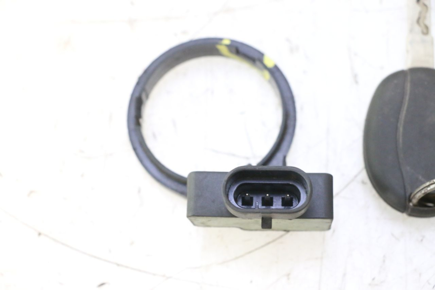photo de KIT SERRATURE CDI PIAGGIO MP3 500 (2016 - 2018) - Altra angolazione