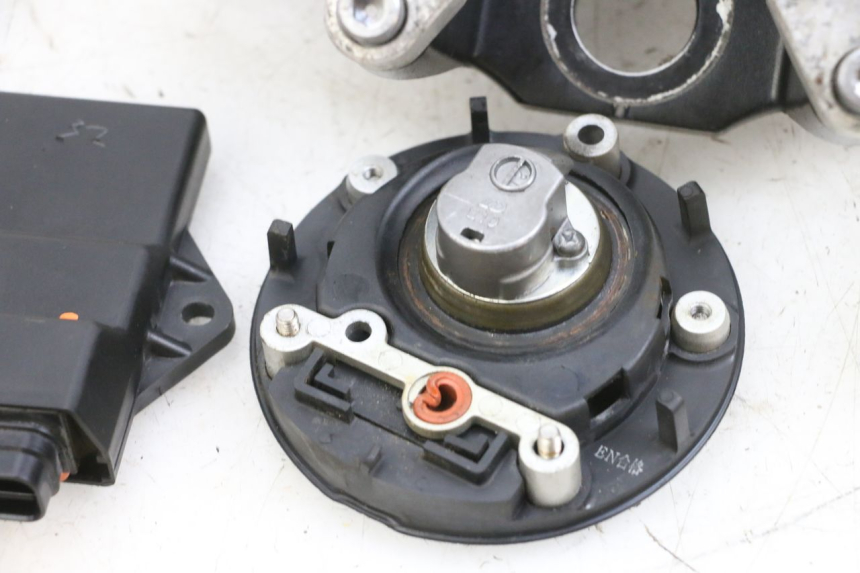 photo de KIT CHIAVE SERRATURA CDI NEIMAN YAMAHA TDM ABS 900 (2002 - 2014) - Caratteristiche distintive