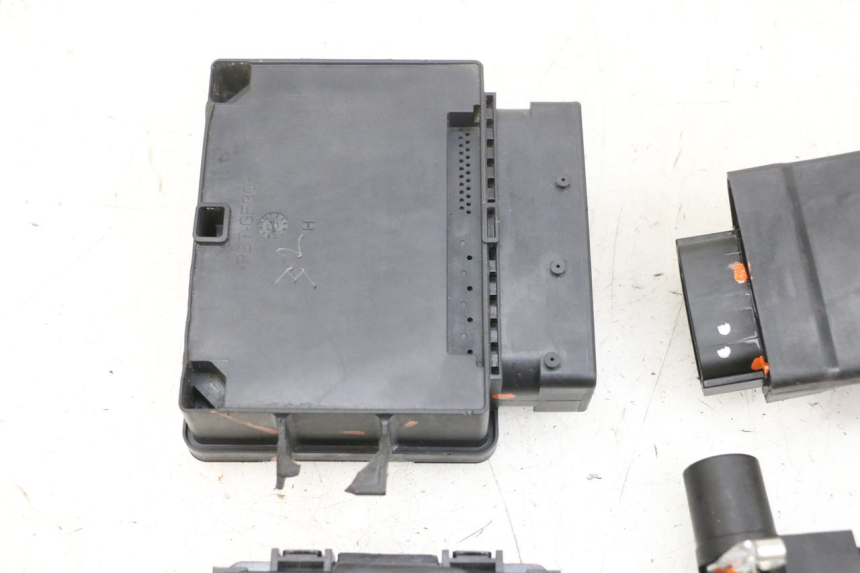 photo de KIT SERRATURE CDI YAMAHA TRICITY 300 (2020 - 2024) - Dettagli dei punti di fissaggio