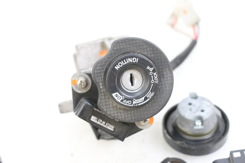 photo de KIT CHIAVE SERRATURA CDI NEIMAN YAMAHA X-MAX XMAX 125 (2010 - 2013) - Altra angolazione