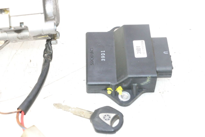photo de KIT CHIAVE SERRATURA CDI NEIMAN YAMAHA X-MAX XMAX 125 (2010 - 2013) - Dettagli dei punti di fissaggio