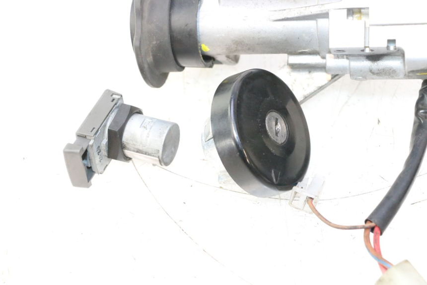 photo de KIT CHIAVE SERRATURA CDI NEIMAN YAMAHA X-MAX XMAX 125 (2010 - 2013) - Stato della superficie e materiale