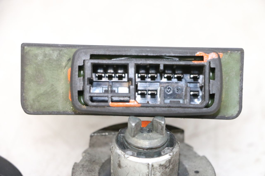 photo de KIT CHIAVE SERRATURA CDI NEIMAN PIAGGIO X8 125 (2004 - 2007) - Altra angolazione