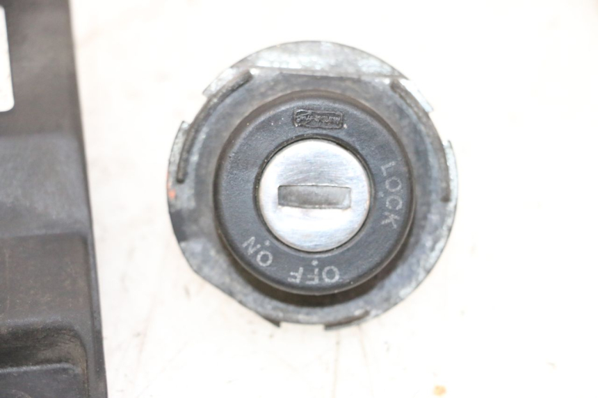 photo de KIT CHIAVE SERRATURA CDI NEIMAN PIAGGIO X8 125 (2004 - 2007) - Primo piano tecnico