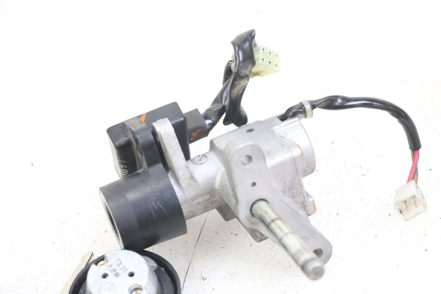 photo de KIT CHIAVE SERRATURA CDI NEIMAN YAMAHA XMAX X-MAX 125 (2006 - 2009) - Altra angolazione