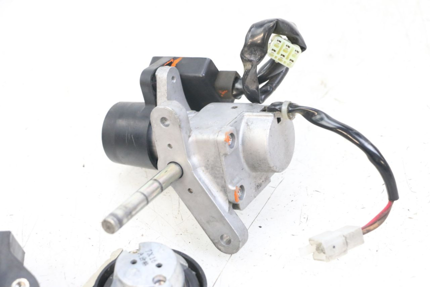 photo de KIT CHIAVE SERRATURA CDI NEIMAN YAMAHA XMAX X-MAX 125 (2006 - 2009) - Primo piano tecnico