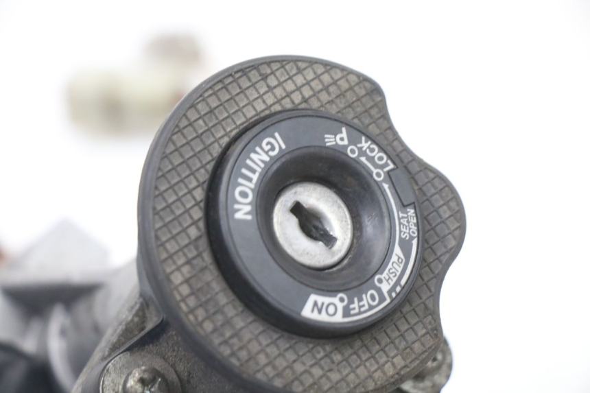 photo de KIT SERRATURE CDI YAMAHA X-MAX XMAX ABS 250 (2010 - 2014) - Altra angolazione