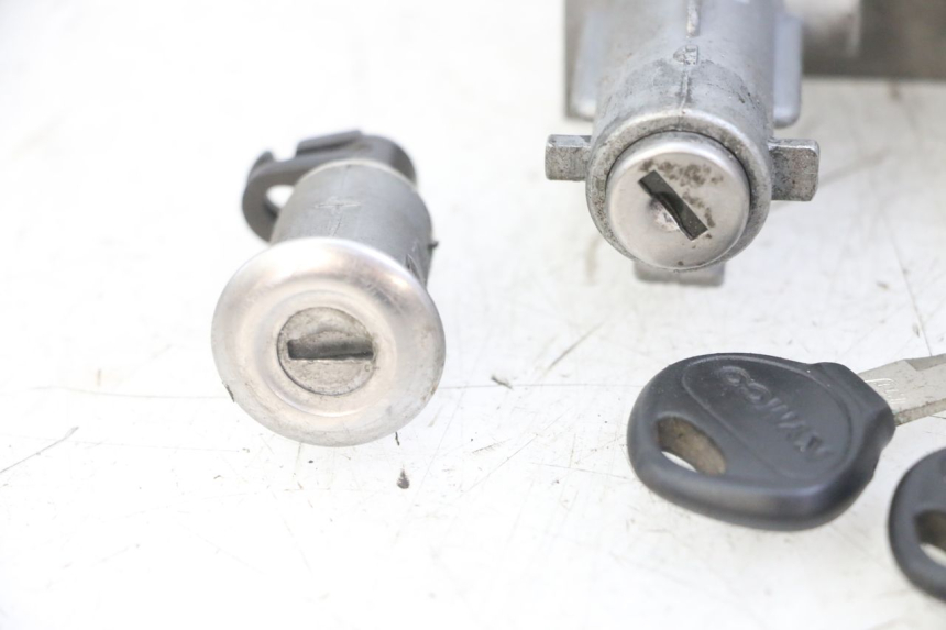 photo de KIT CHIAVE SERRATURA NEIMAN KYMCO AGILITY 4T 50 (2005 - 2018) - Altra vista dell'articolo