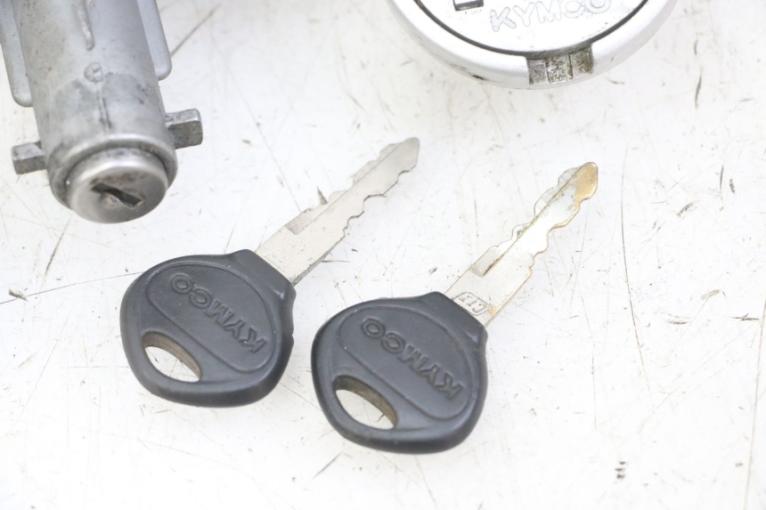 photo de KIT CHIAVE SERRATURA NEIMAN KYMCO AGILITY 4T 50 (2005 - 2018) - Caratteristiche distintive