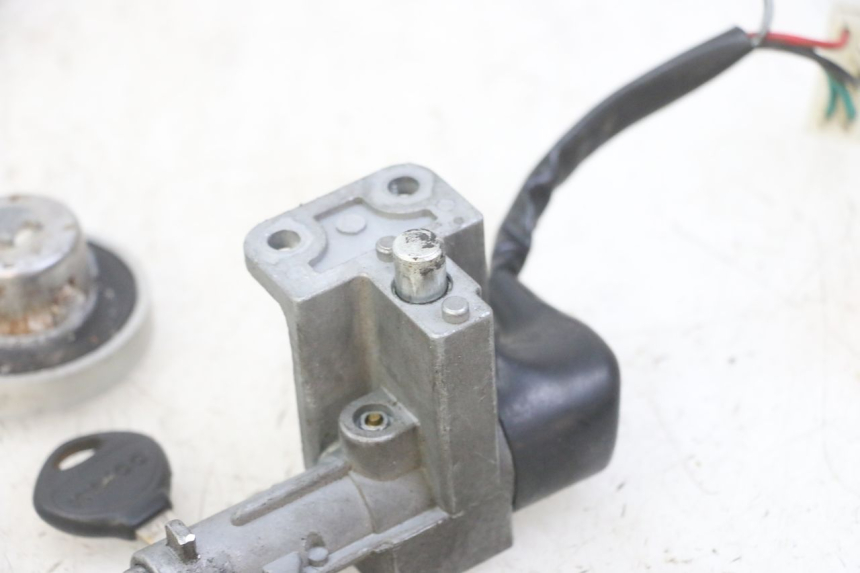 photo de KIT CHIAVE SERRATURA NEIMAN KYMCO AGILITY 4T 50 (2005 - 2018) - Zoom sullo stato d'uso