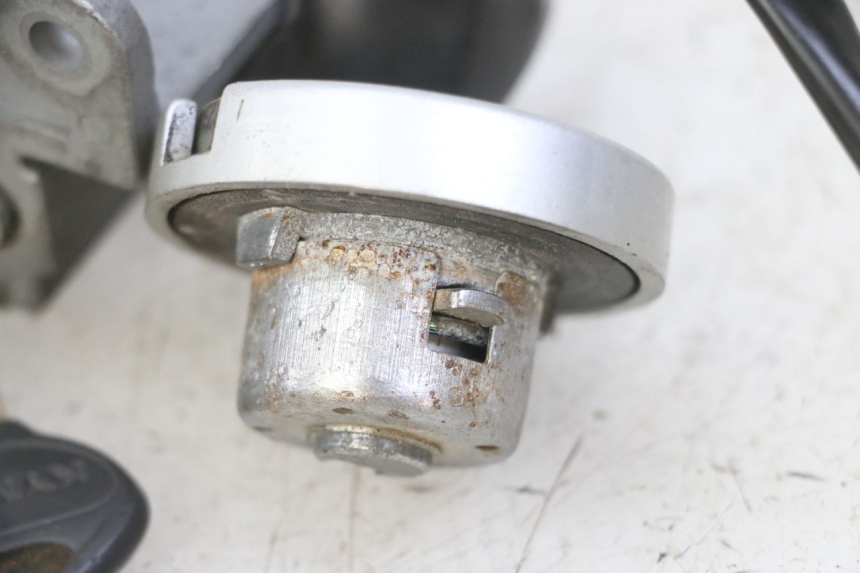 photo de KIT CHIAVE SERRATURA NEIMAN KYMCO AGILITY 4T 50 (2005 - 2018) - Dettagli dei punti di fissaggio