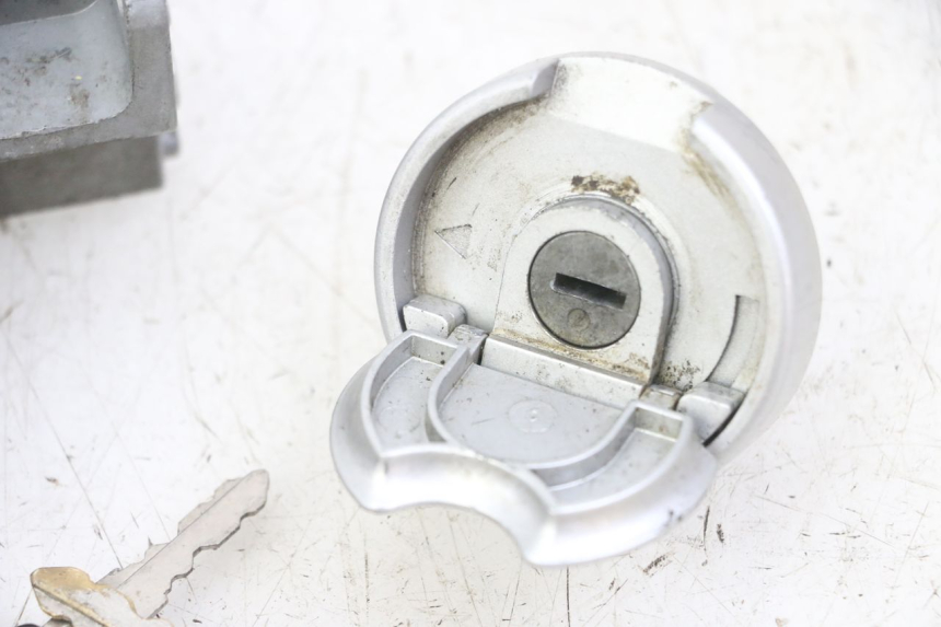 photo de KIT CHIAVE SERRATURA NEIMAN KYMCO AGILITY 4T 50 (2005 - 2018) - Marcature e riferimenti originali