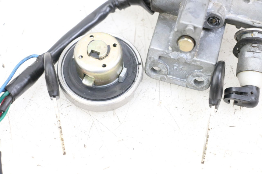 photo de KIT CHIAVE BLOCCO NEIMAN KYMCO AGILITY RS 4T 50 (2009 - 2013) - Zoom sullo stato d'uso