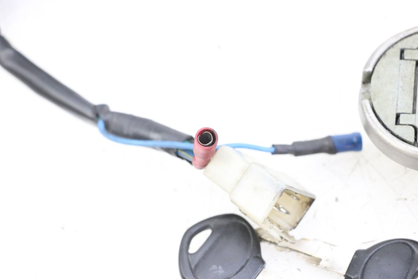 photo de KIT CHIAVE BLOCCO NEIMAN KYMCO AGILITY RS 4T 50 (2009 - 2013) - Primo piano tecnico