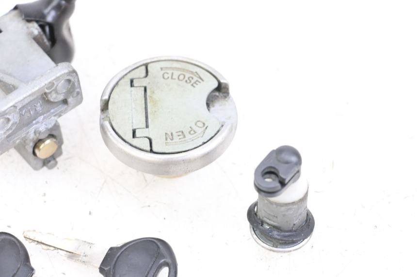 photo de KIT CHIAVE BLOCCO NEIMAN KYMCO AGILITY RS 4T 50 (2009 - 2013) - Dettagli dei punti di fissaggio