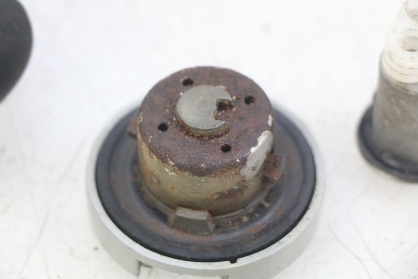 photo de KIT SERRATURA CHIAVE NEIMAN BAOTIAN BT 49 QT-9 50 (2006 - 2010) - Primo piano tecnico